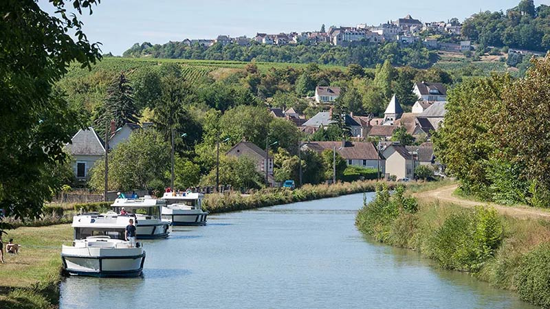 Avresa till Tannay, Frankrike